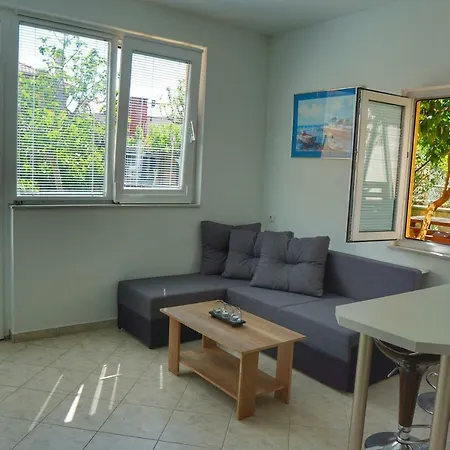 Apartman Cro Garden Apartment *